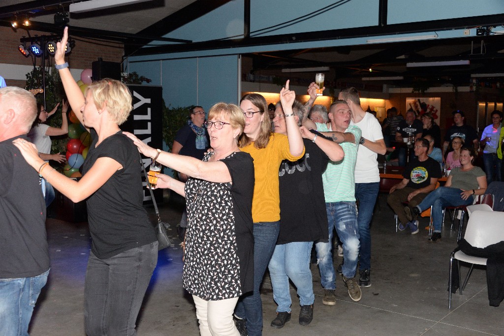../Images/Voorjaars meeting 25 jaar VW busclub 147.jpg